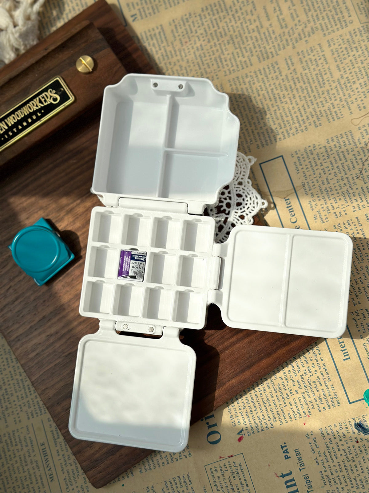 12-Slots Pan Solid Watercolor Paint Box with magnet guide sheet