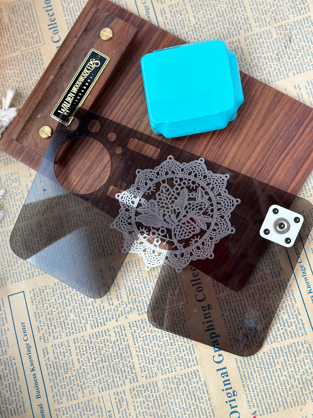 12-Slots Pan Solid Watercolor Paint Box with magnet guide sheet