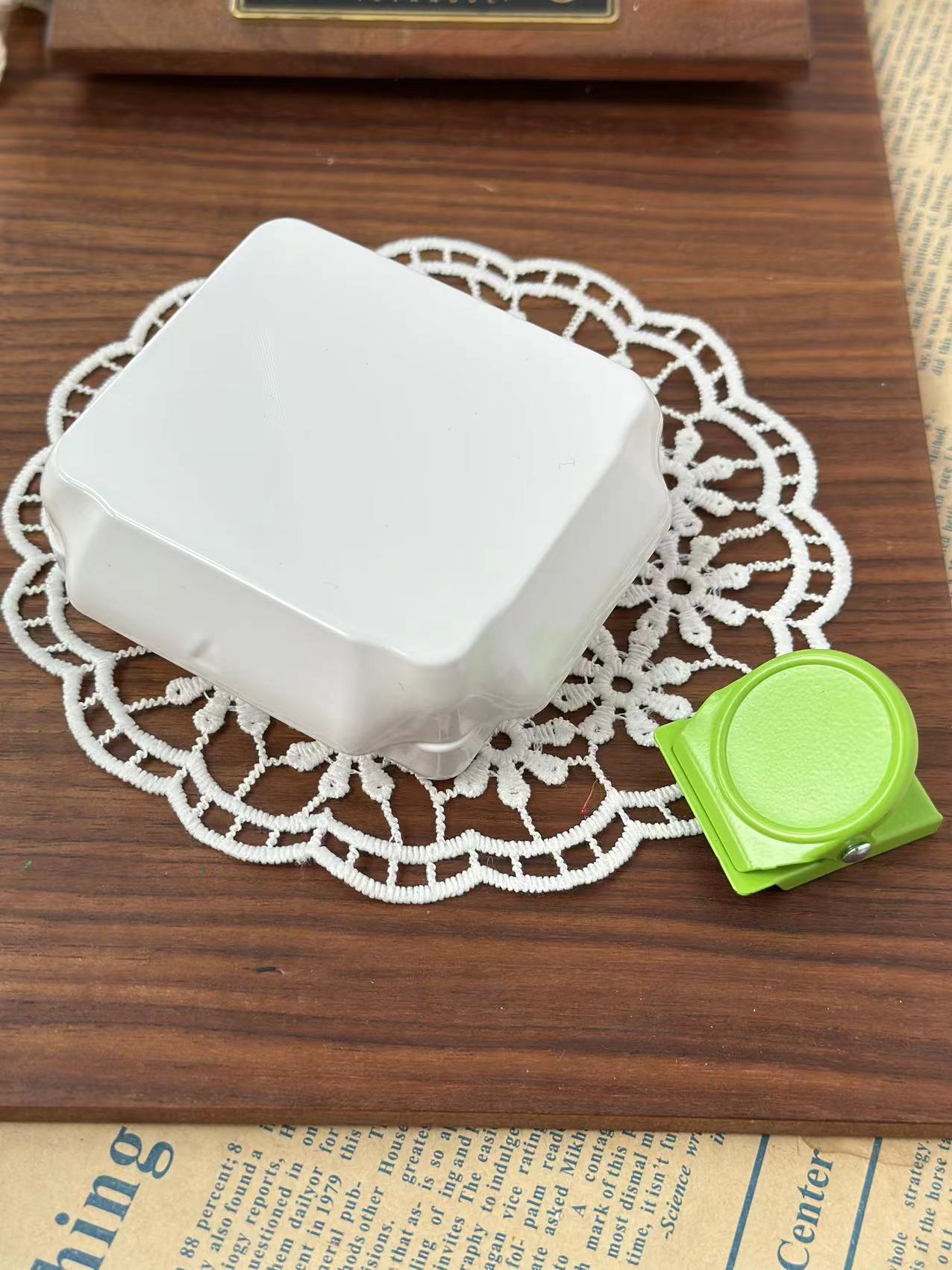 Magnetic tubular watercolor paint box