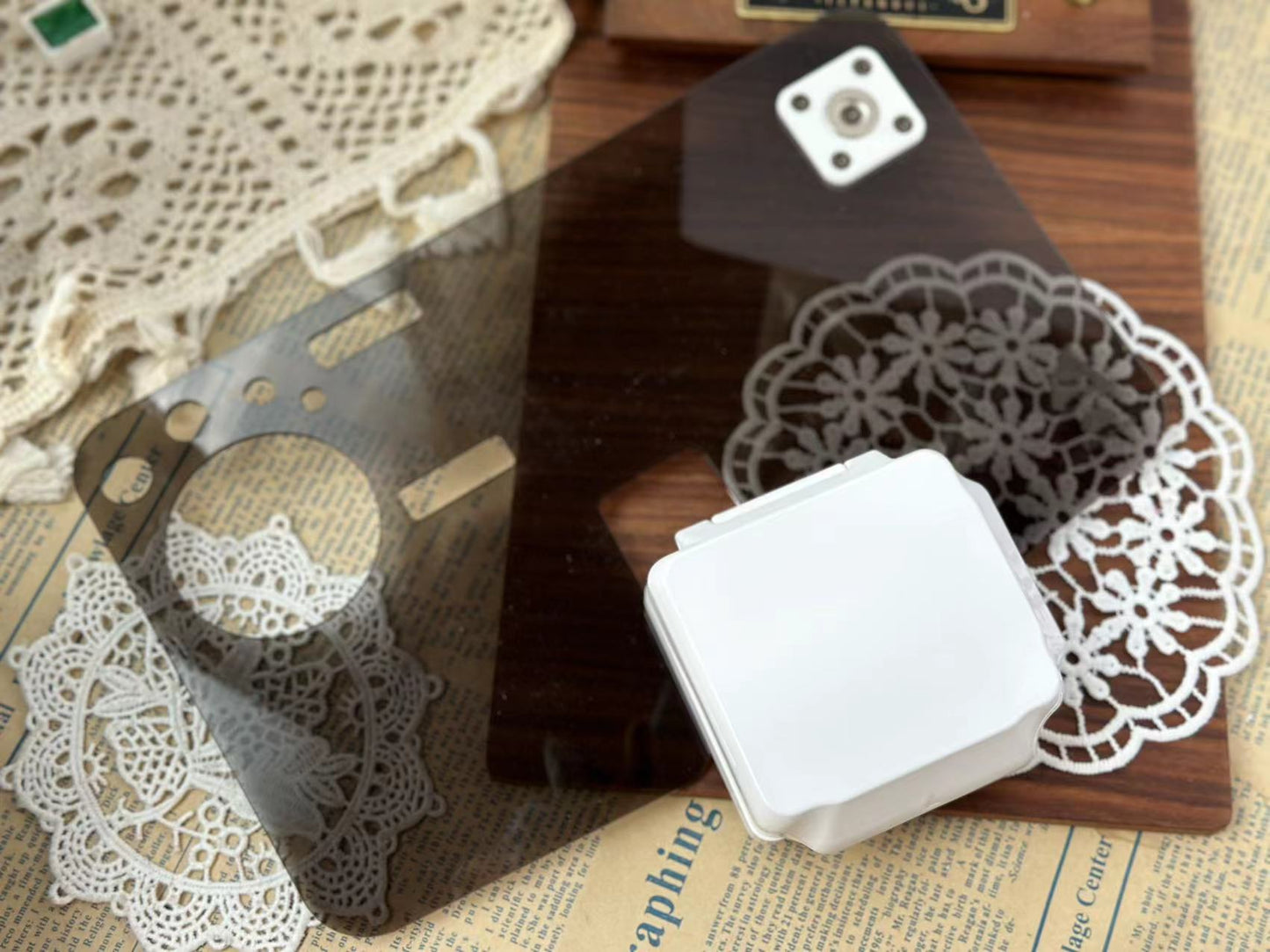 Magnetic tubular watercolor paint box