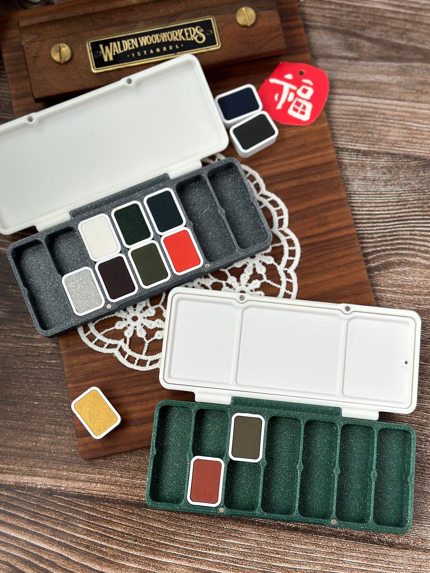 Paint box for Holbein cake color for sumi painting