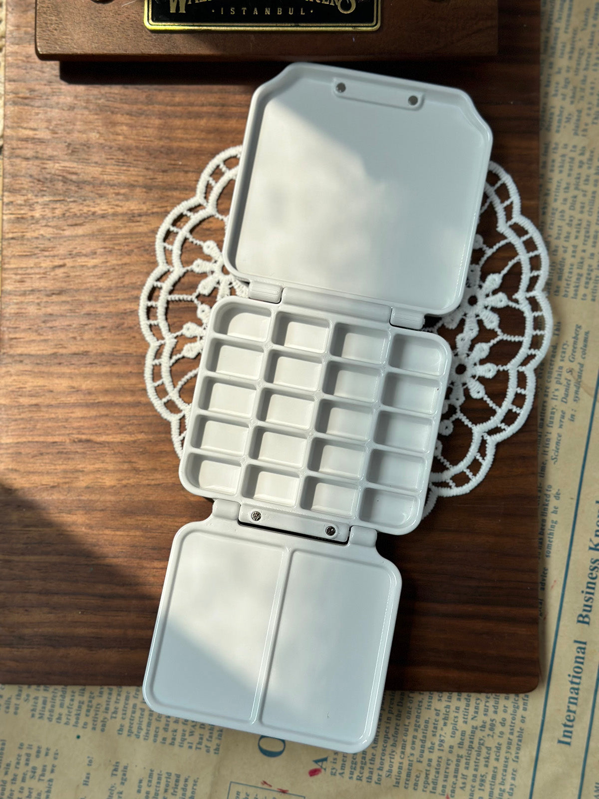 Tubes watercolor paint box large-thin with magnet guide sheet