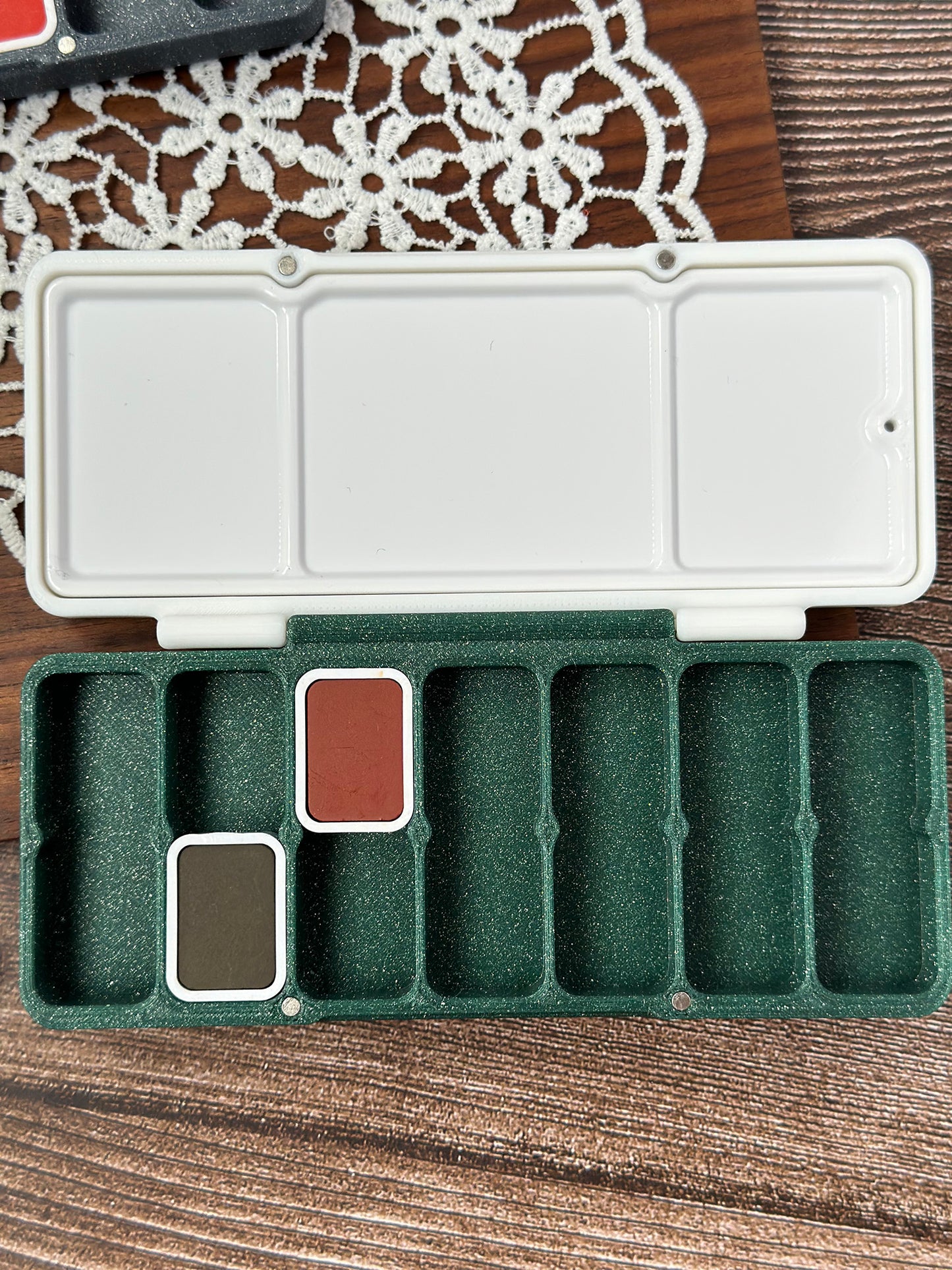Paint box for Holbein cake color for sumi painting